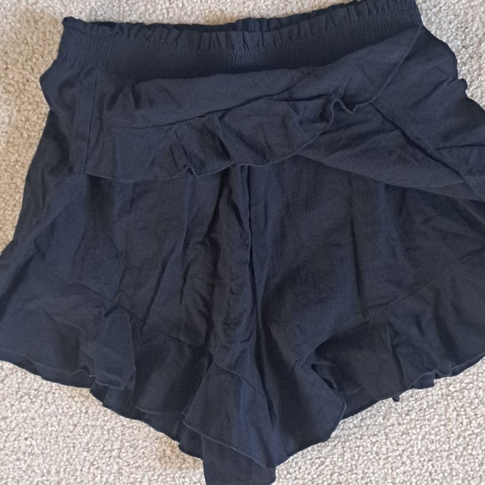SMALL.   HALARA HIGH WAISTED SHIRRED RUFFLE CASUAL LINEN-FEEL SHORTS - Picture 6 of 8